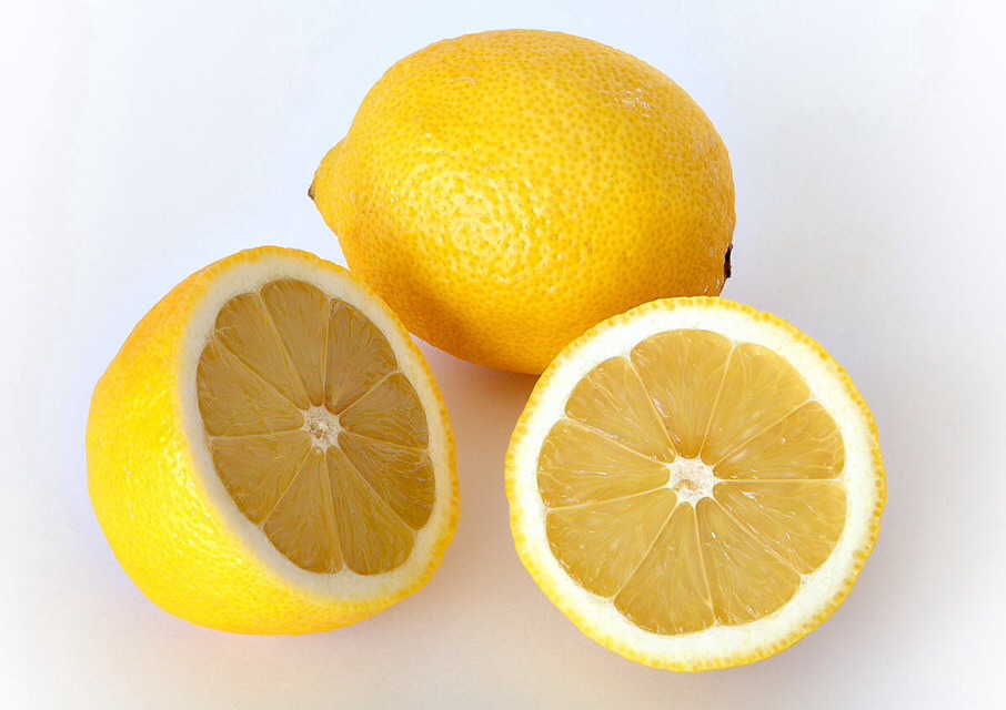 lemon to lighten hair